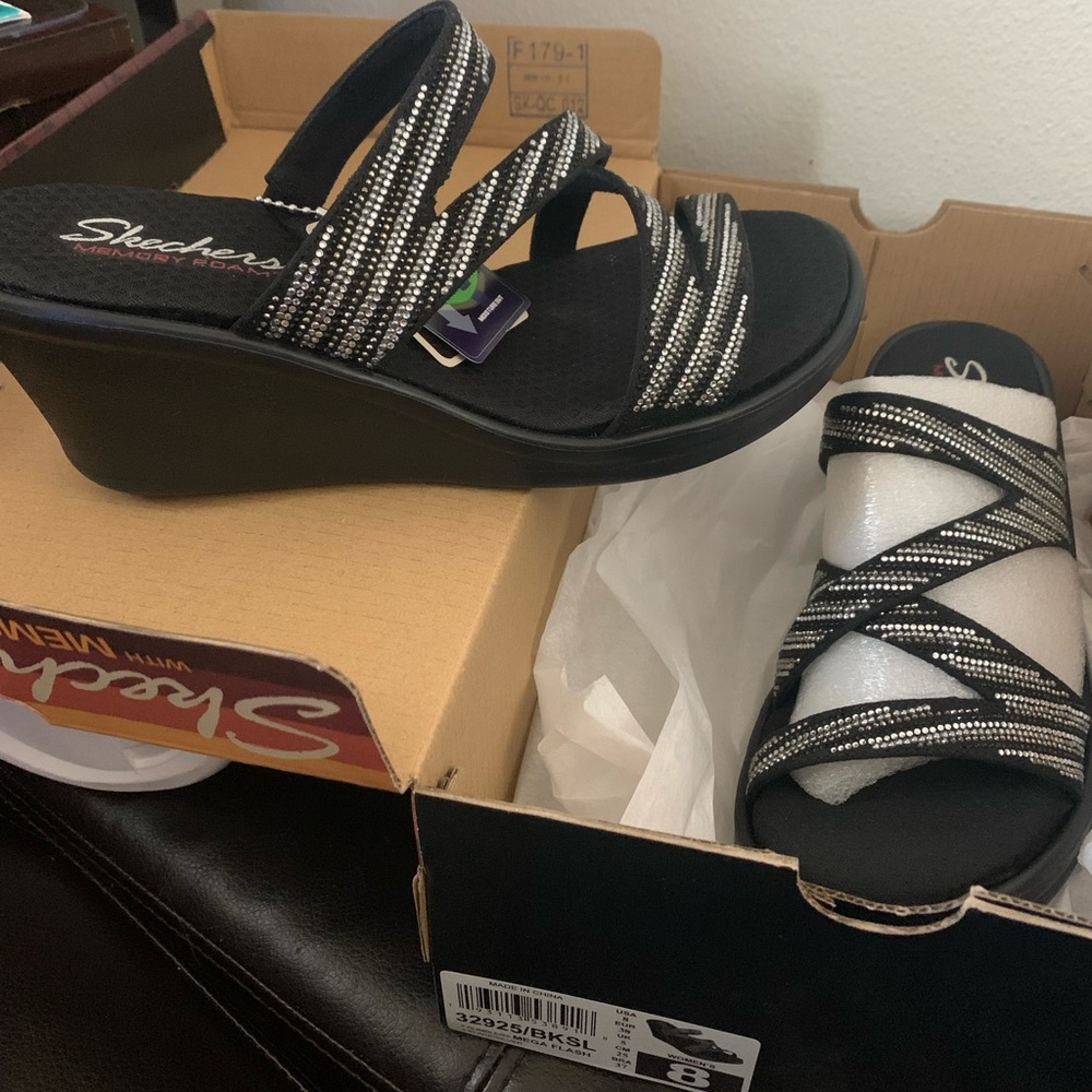 Sketchers Cali Rumblers - Size 8 NWT